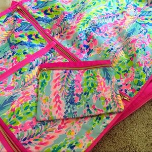 Lilly Pulitzer Bags - Lilly Pulitzer Garment Bag and Small Pouch Lilly Pulitzer Bags - Lilly Pulitzer Garment Bag and Small Pouch